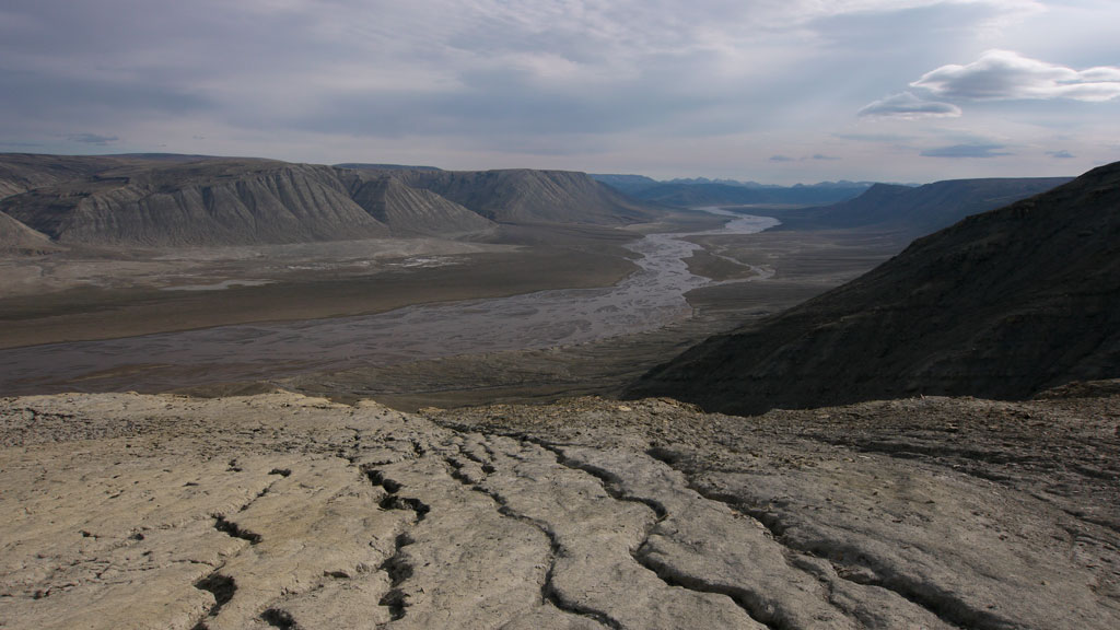  Big valley, big muddy river, no drinkable water 