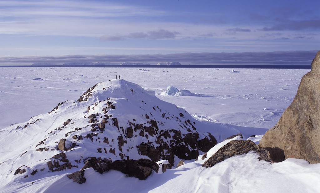  Devon Island, looking to Coburg 
