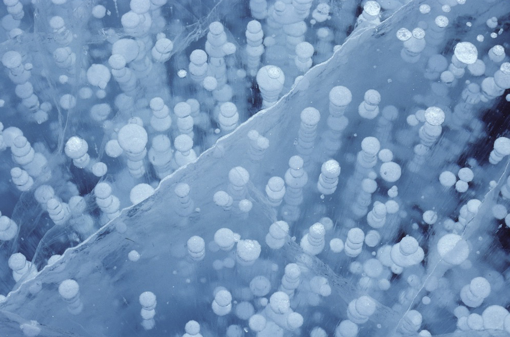  Air bubbles in ice 